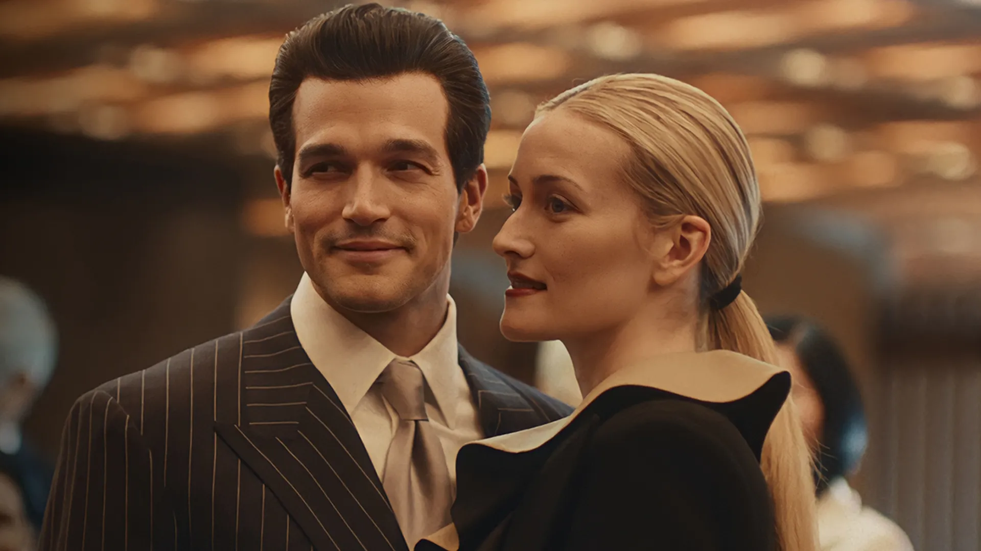 Paul Anthony Kelly as JFK Jr. and Sarah Pidgeon as Carolyn Bessette in Love Story: John F. Kennedy Jr. & Carolyn Bessette
