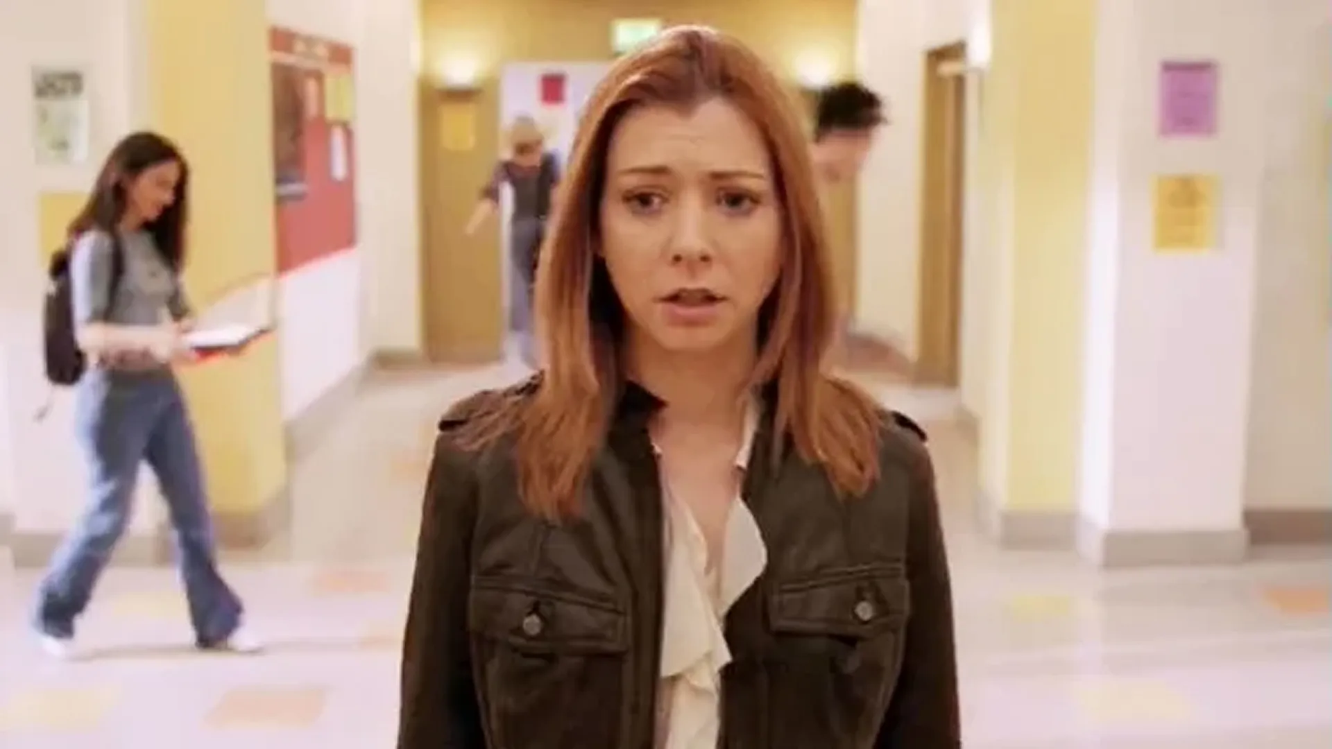 Willow Rosenburg (Alyson Hannigan) looking nervous in the school corridor.