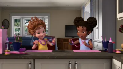 thumbnail - S1:E8 How To Make A Fancy Tiara