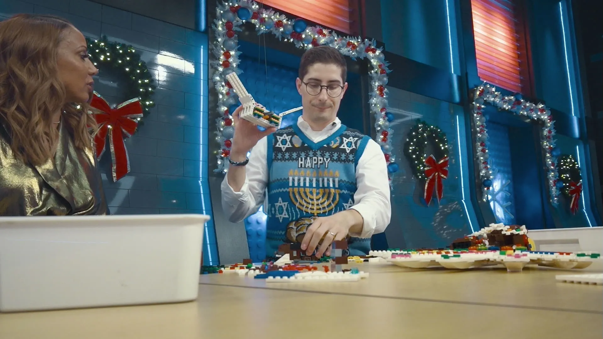 thumbnail - S4:E15 Celebrity Holiday Bricktacular: Reindeer Replacement