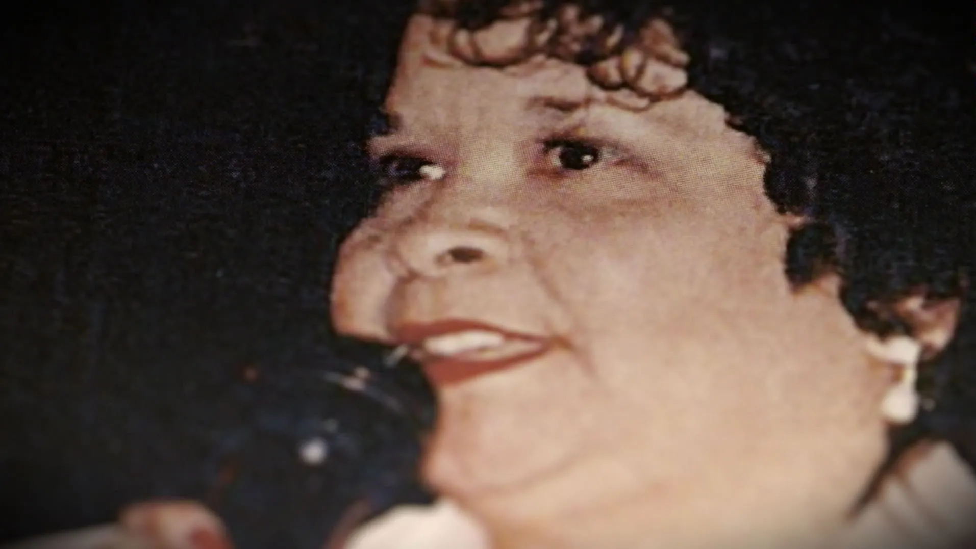 thumbnail - S3:E1 Yolanda Saldivar
