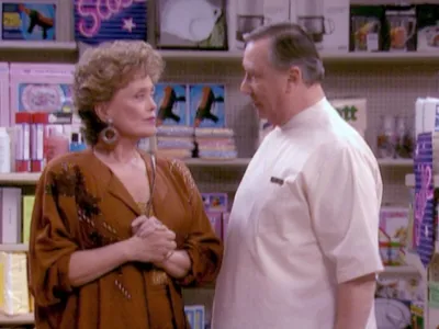 thumbnail - S7:E12 From Here to the Pharmacy