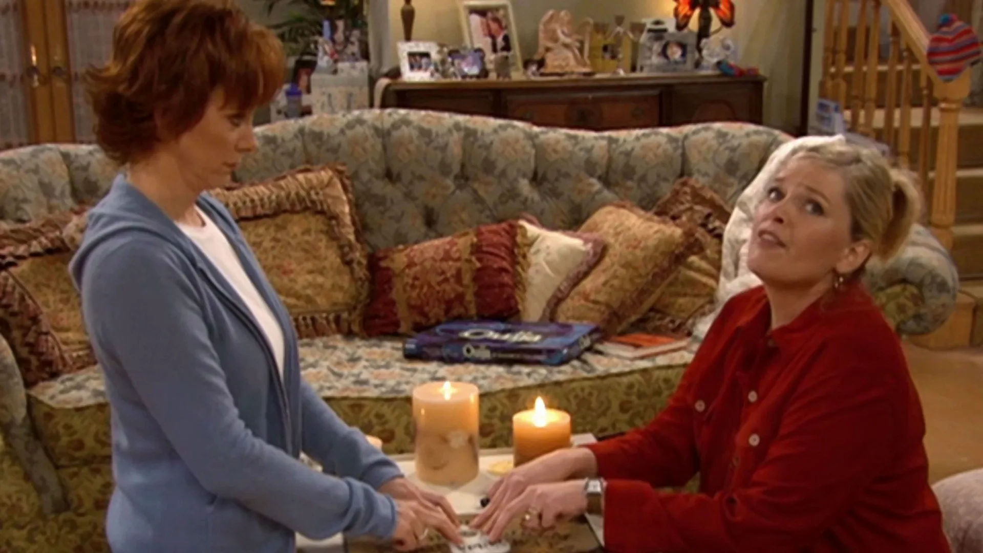 thumbnail - S3:E7 The Ghost and Mrs. Hart