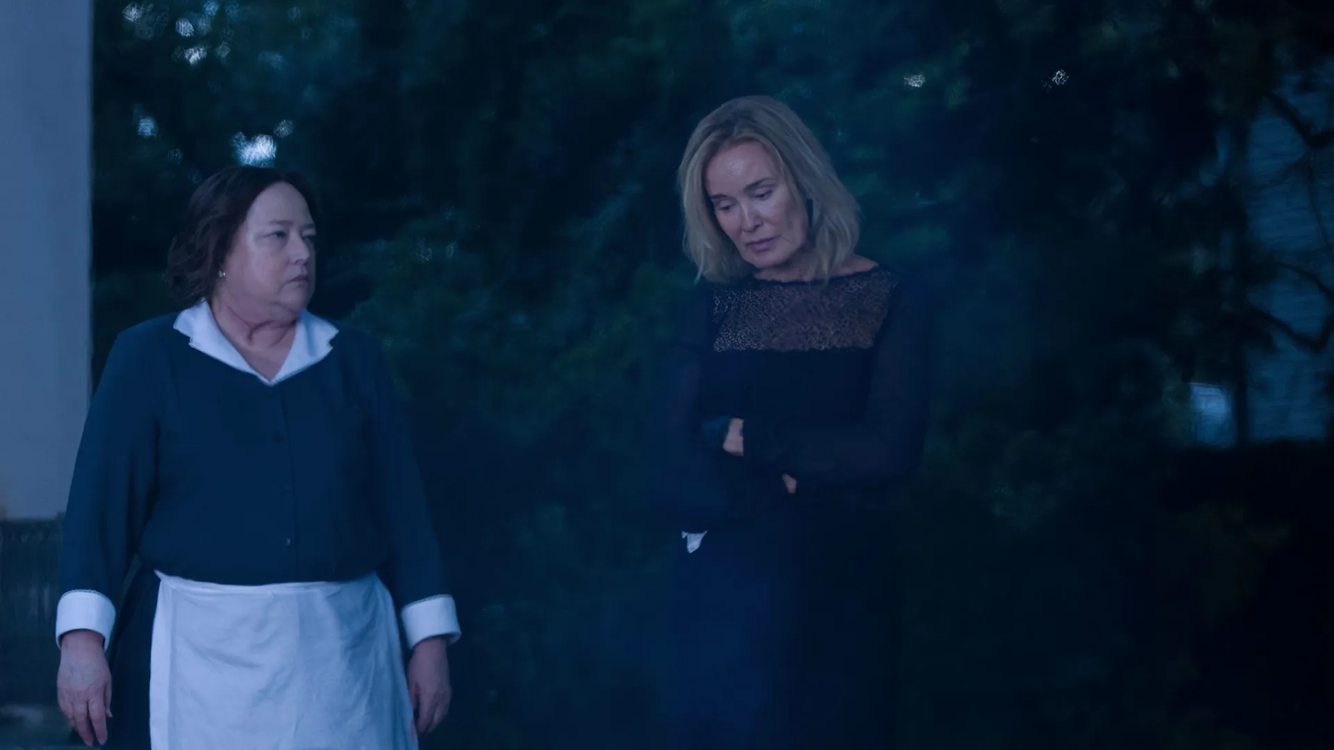 thumbnail - S3:E5 Coven: Burn, Witch. Burn!