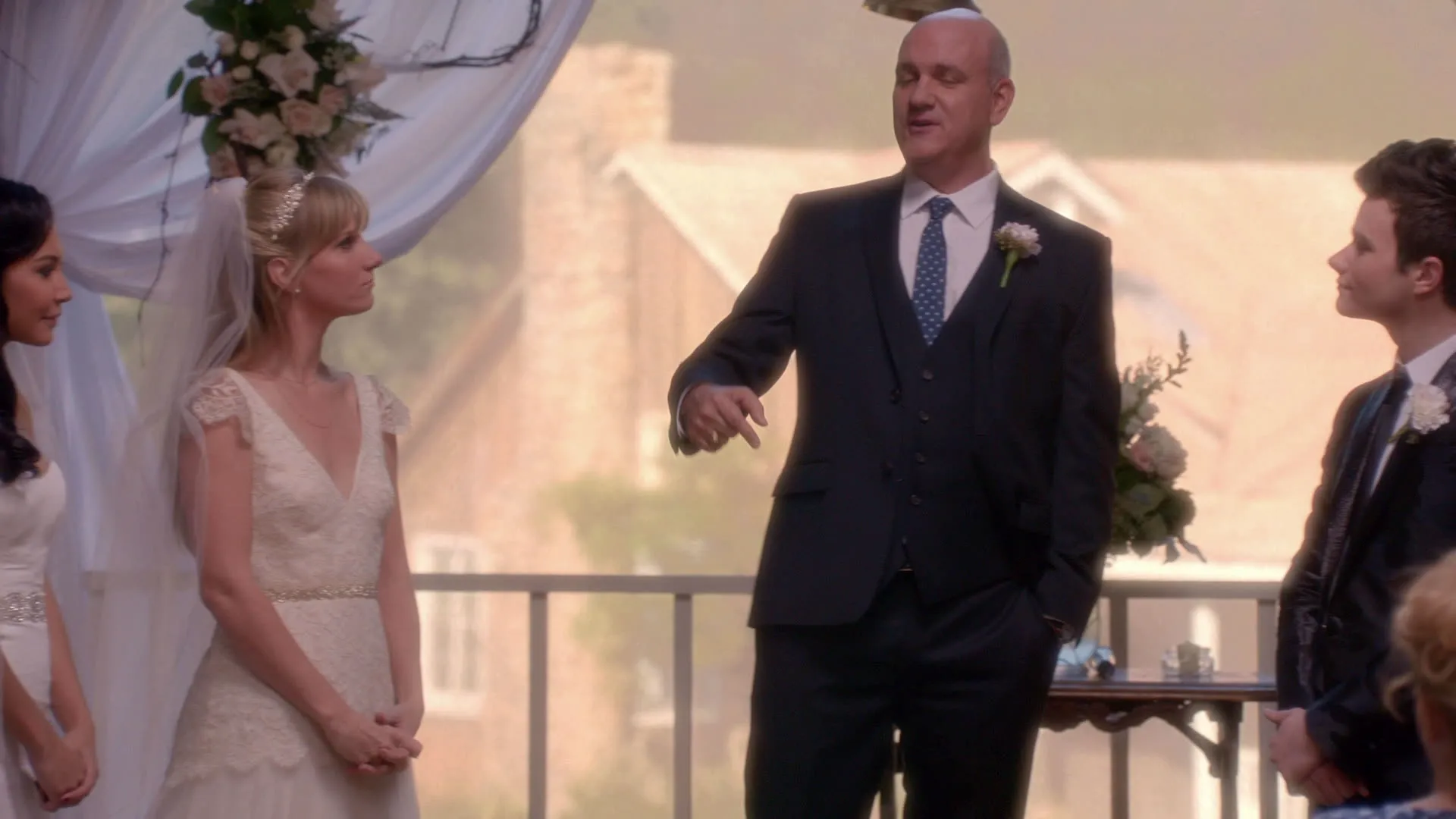 thumbnail - S6:E8 A Wedding