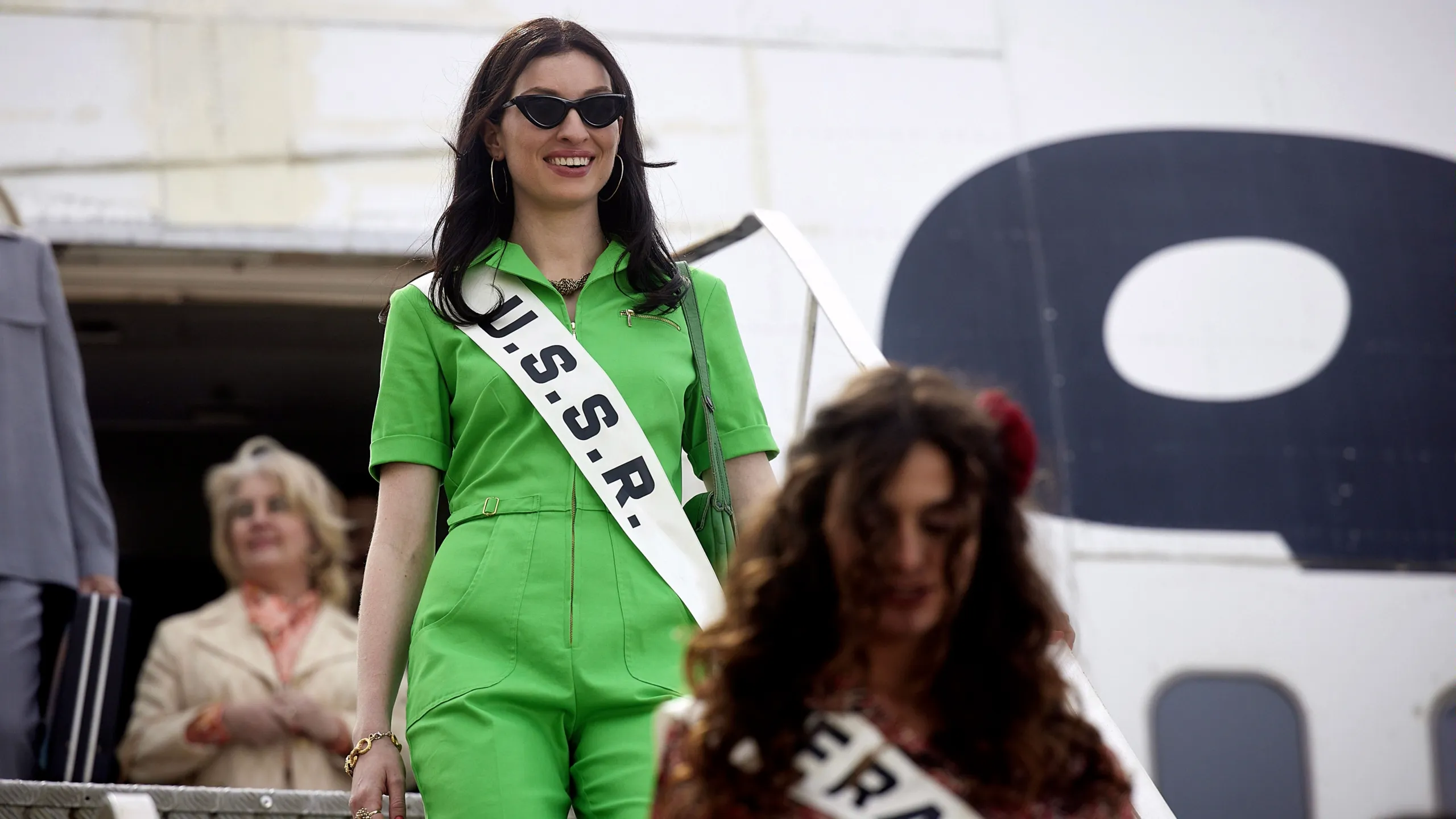 thumbnail - S1:E2 She's the Boss Now