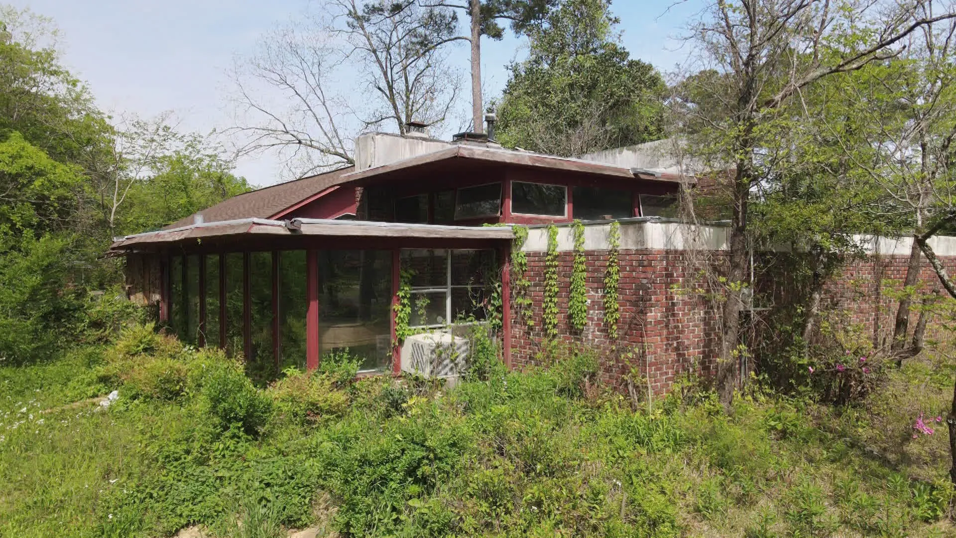 thumbnail - S1:E5 Mid-Century Money Maker