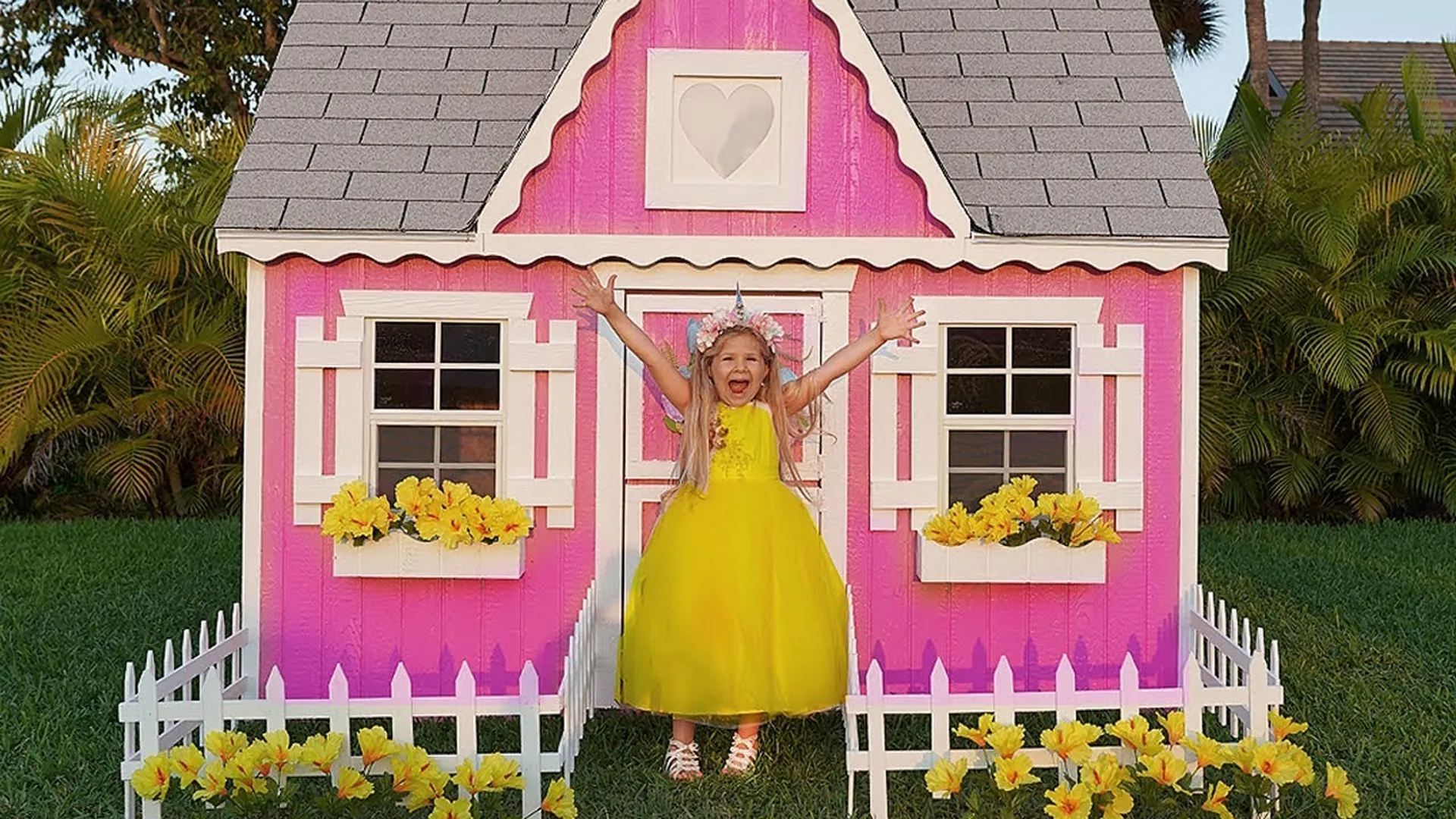 thumbnail - S1:E8 Playhouse Party with Diana and Roma!
