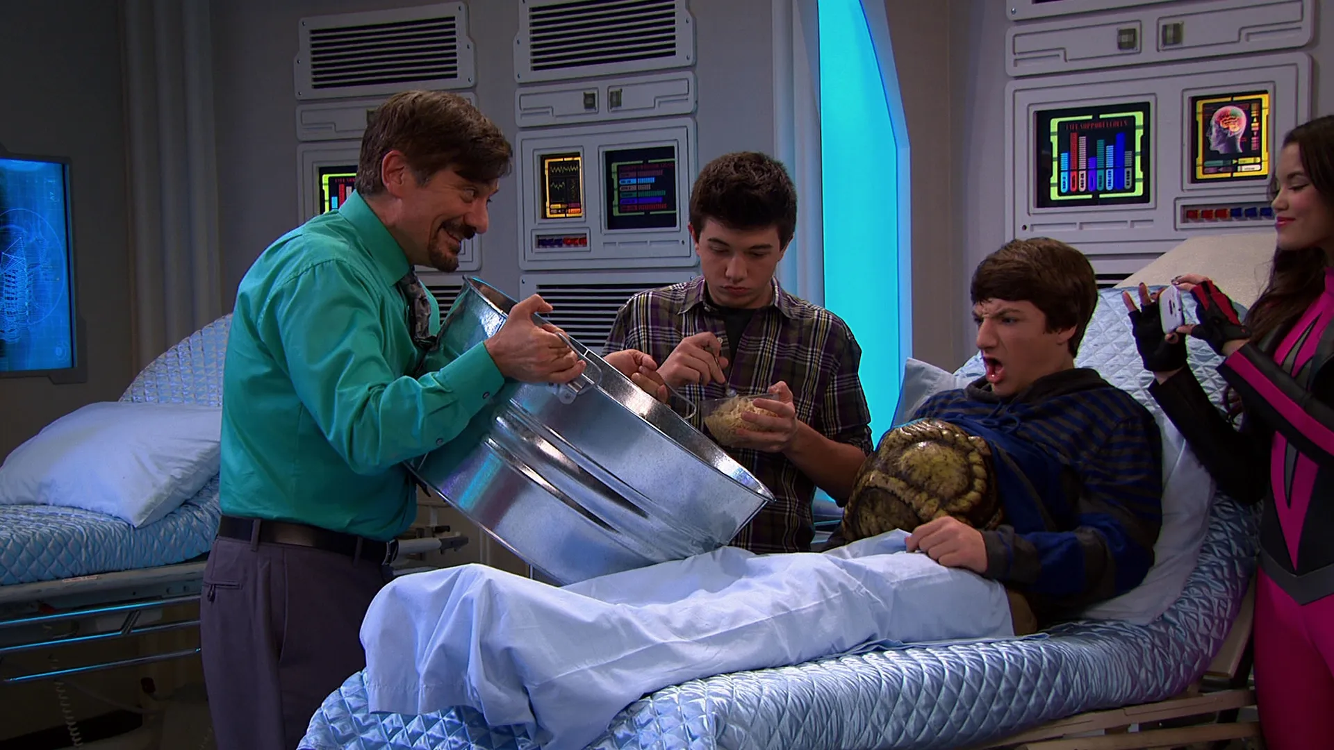 thumbnail - S2:E11 Oliver Hatches the Eggs