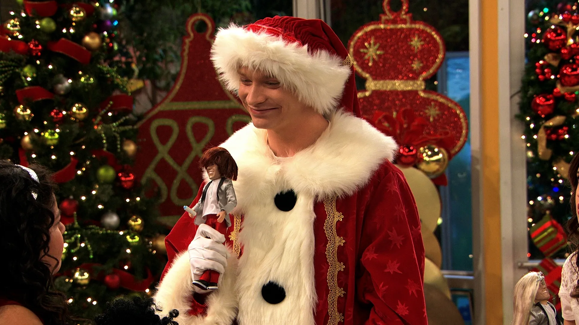 thumbnail - S3:E5 Mix-Ups & Mistletoe