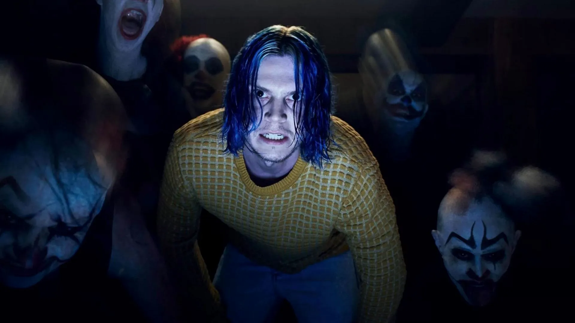 O ator Evan Peters em um de seus vários personagens que fazem parte de American Horror Story