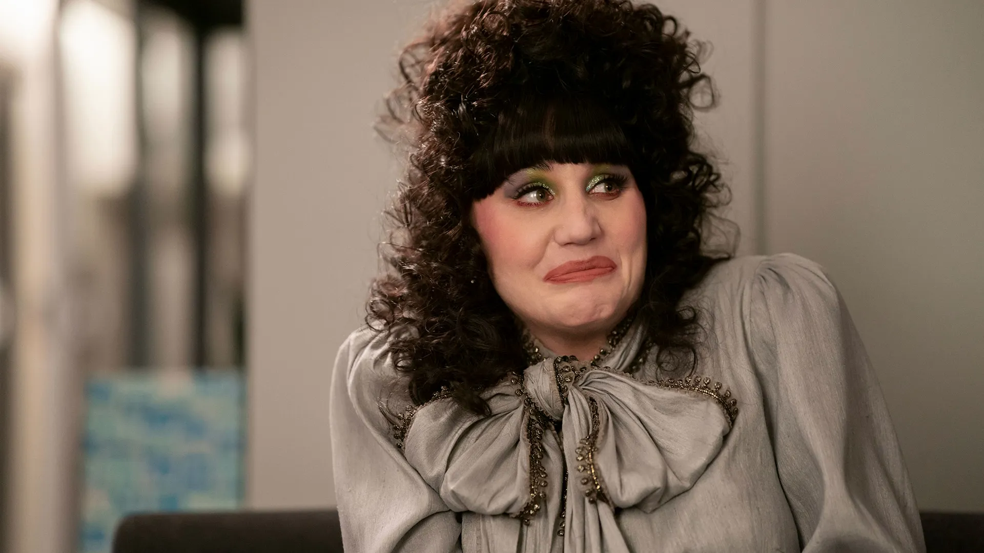 thumbnail - S6:E2 Headhunting