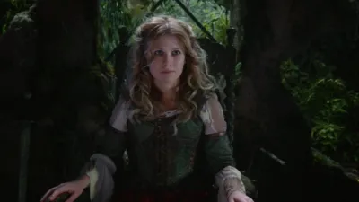 thumbnail - S7:E8 Pretty in Blue