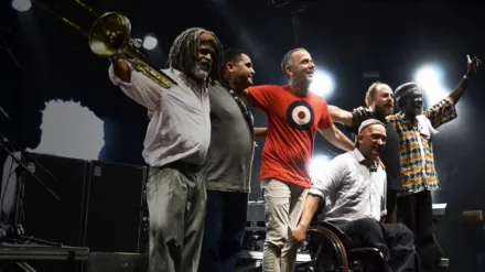 Bios. Vidas que marcaron la tuya: Os Paralamas do Sucesso