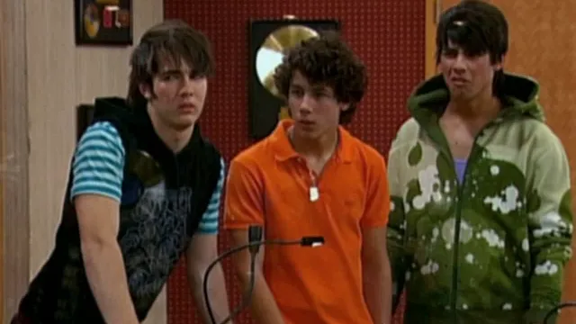 thumbnail - S2:E16 Me and Mr. Jonas and Mr. Jonas and Mr. Jonas
