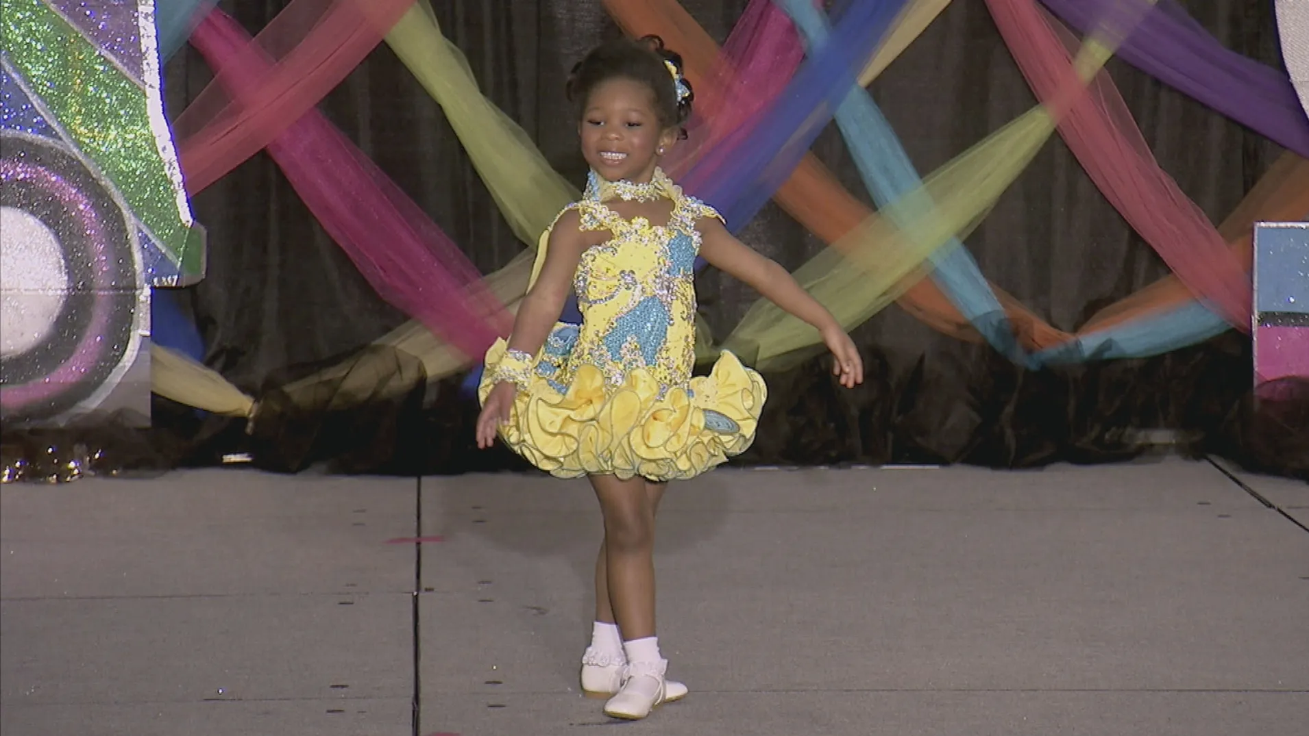 thumbnail - S8:E1 Disco Fever Pageant
