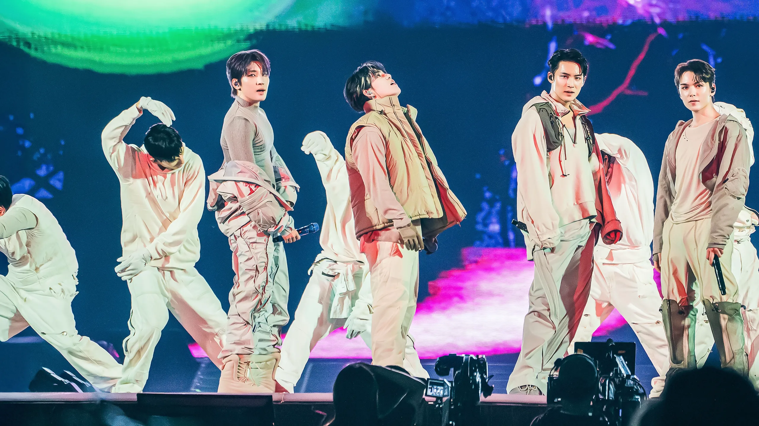 SEVENTEEN [RIGHT HERE] WORLD TOUR