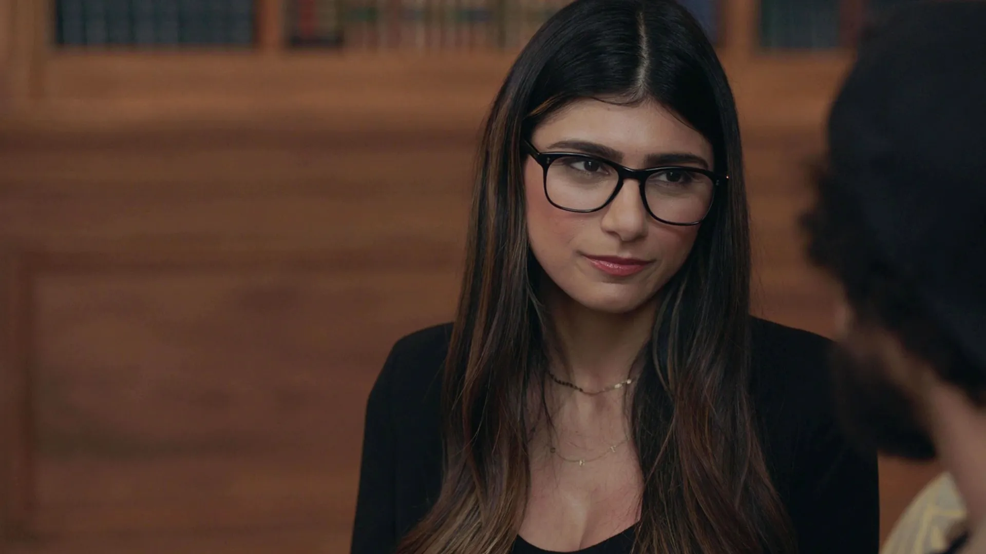 thumbnail - S2:E4 miakhalifa.mov