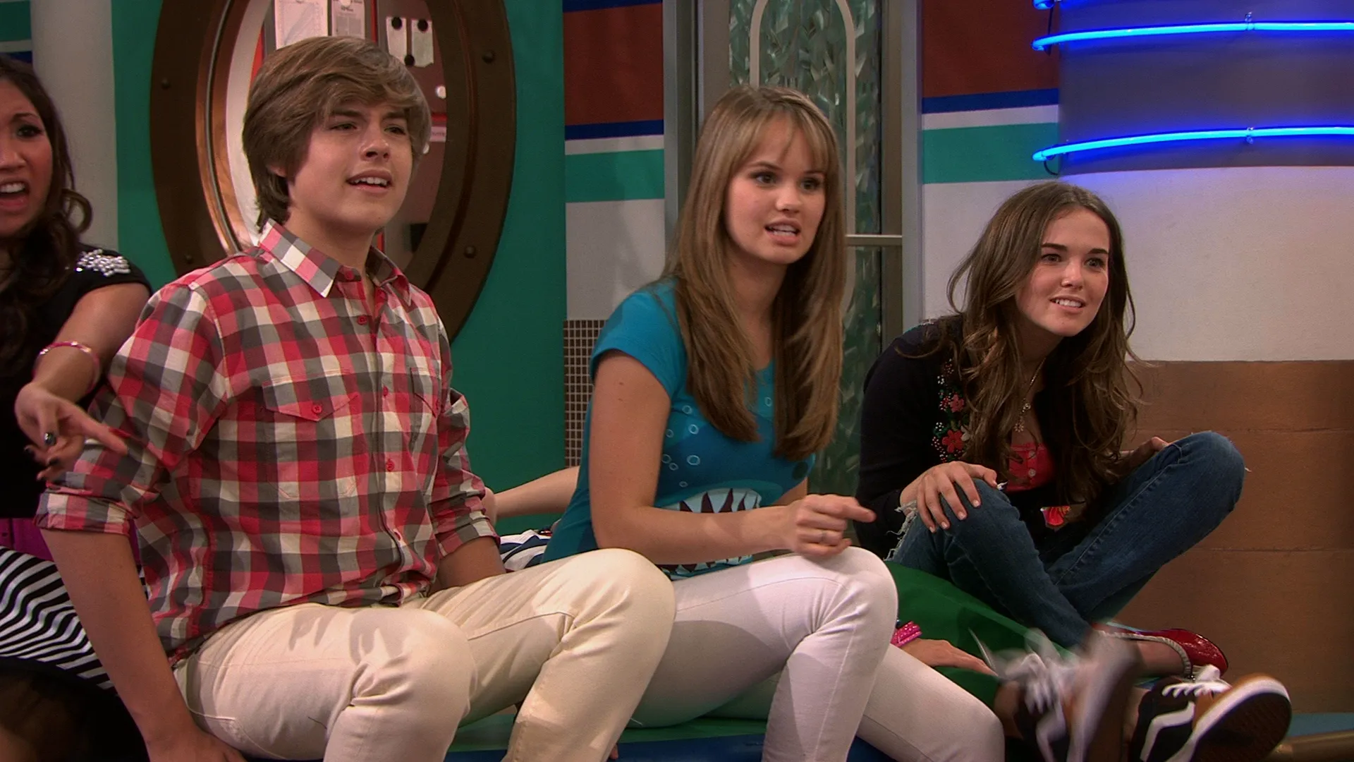 thumbnail - S3:E20 Snakes on a Boat