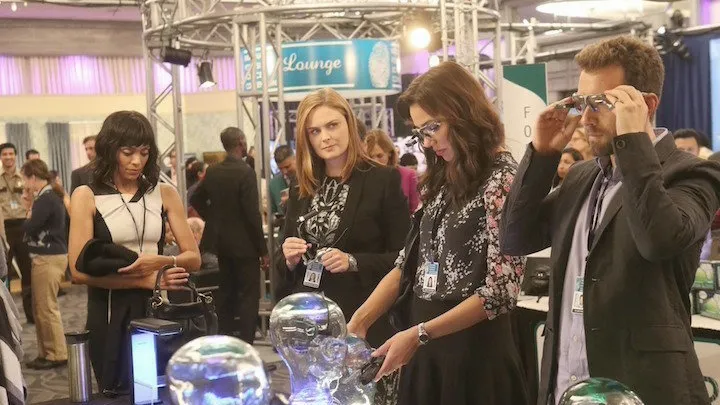 thumbnail - S10:E5 The Corpse at the Convention