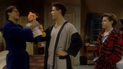 thumbnail - S8:E19 Tony And The Honeymooners