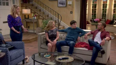 thumbnail - S4:E12 You Say You Want an Ovulation