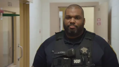 thumbnail - S3:E6 Locked Up Love Birds