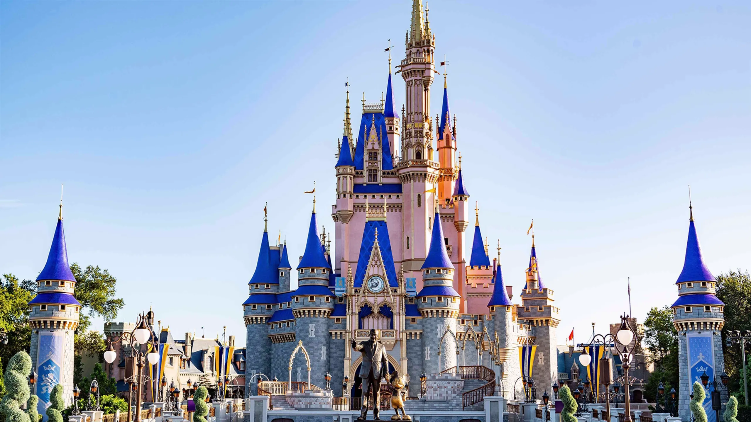 『ディズニーパークの夜明け』