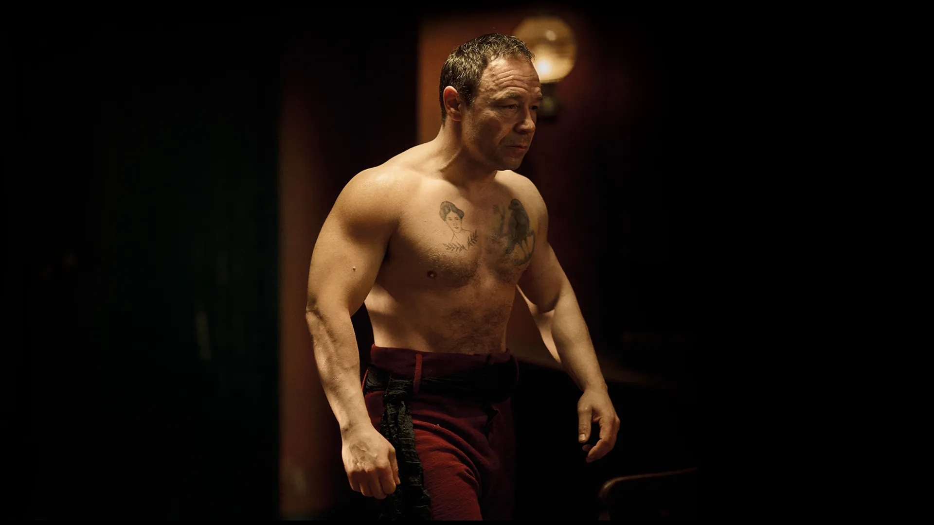 A shirtless Sugar Goodson (Stephen Graham) in A Thousand Blows Season 2.