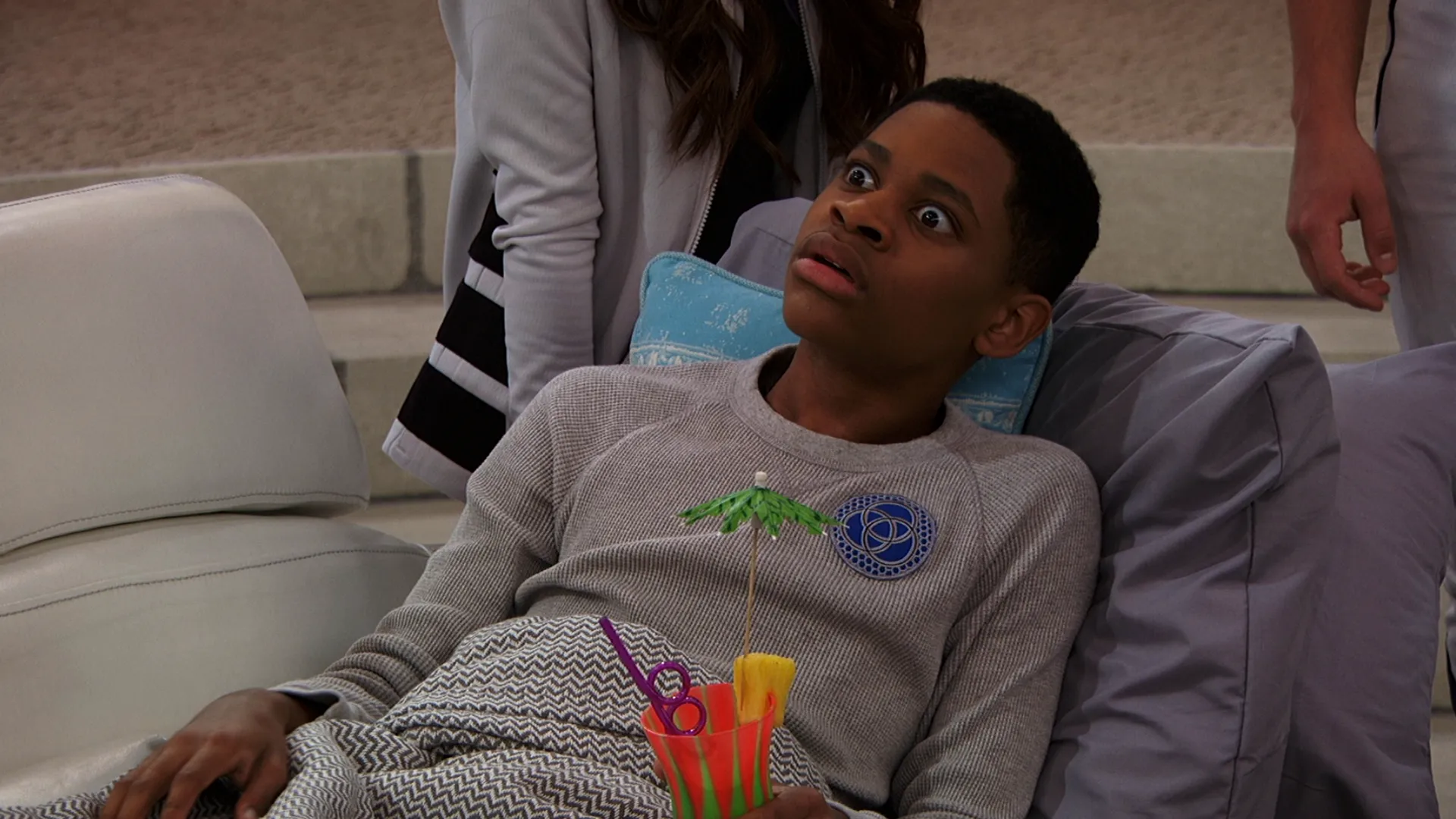 thumbnail - S4:E8 Forbidden Hero