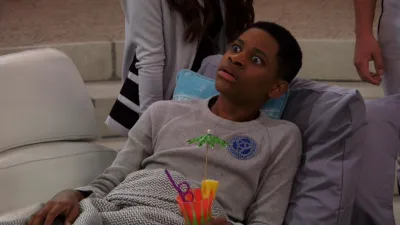 thumbnail - S4:E8 Forbidden Hero