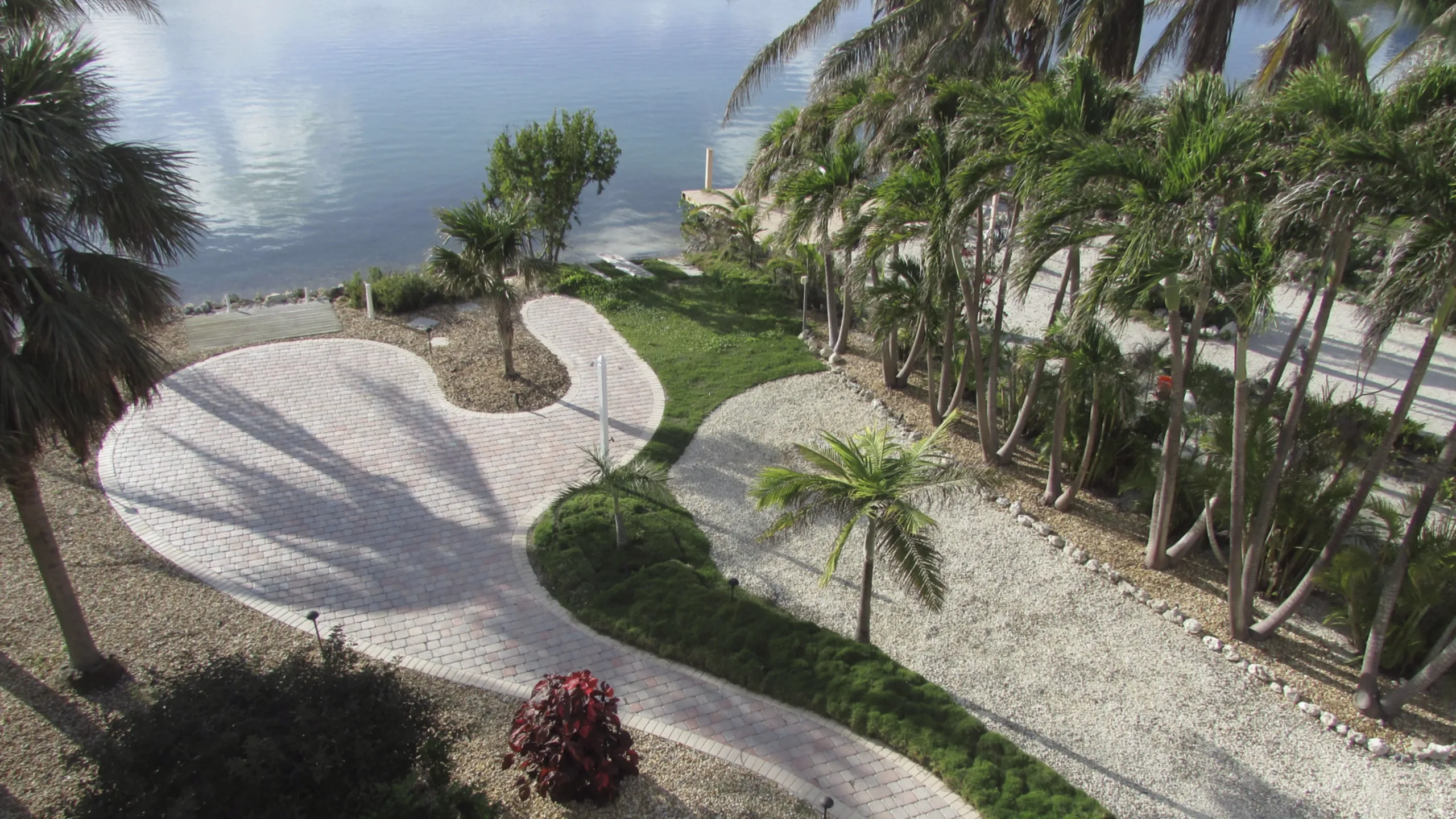 thumbnail - S13:E6 Swapping Buffalo Blues for South African Views in Key West