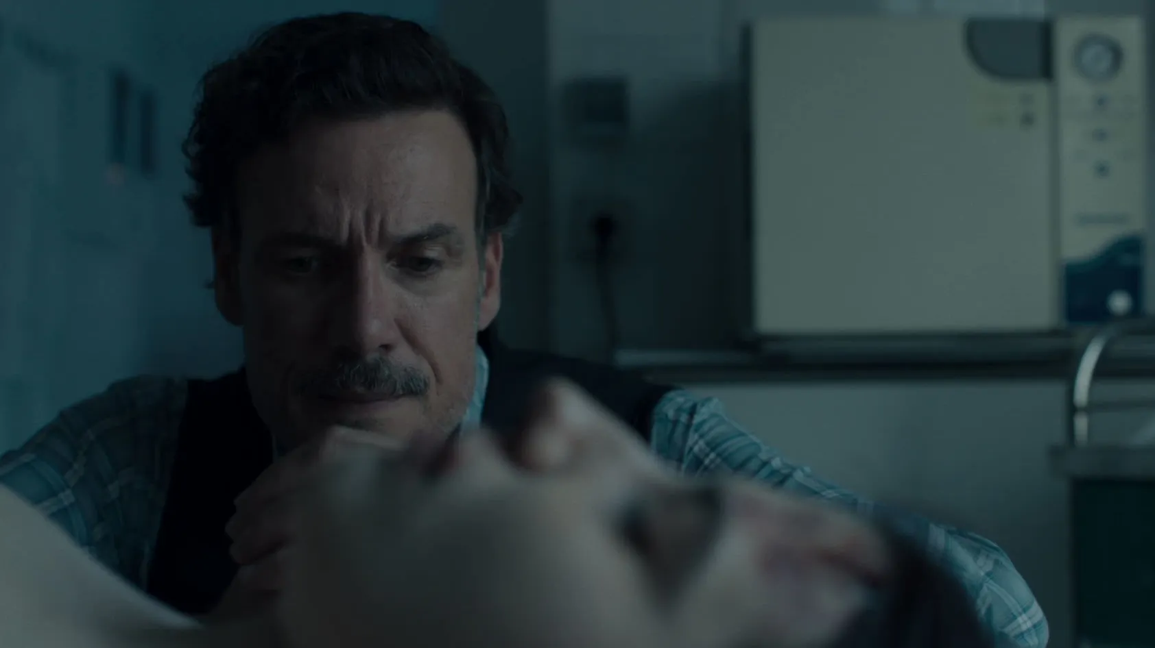 thumbnail - S1:E1 The Invisible Girl