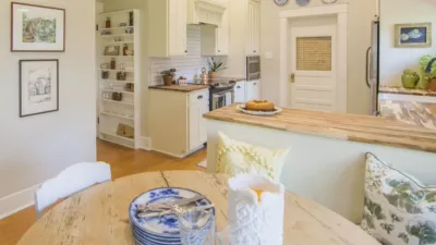 thumbnail - S2:E2 Banquette Dreams