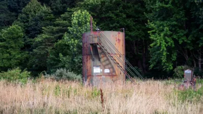 thumbnail - S1:E5 The Oil Well Murder