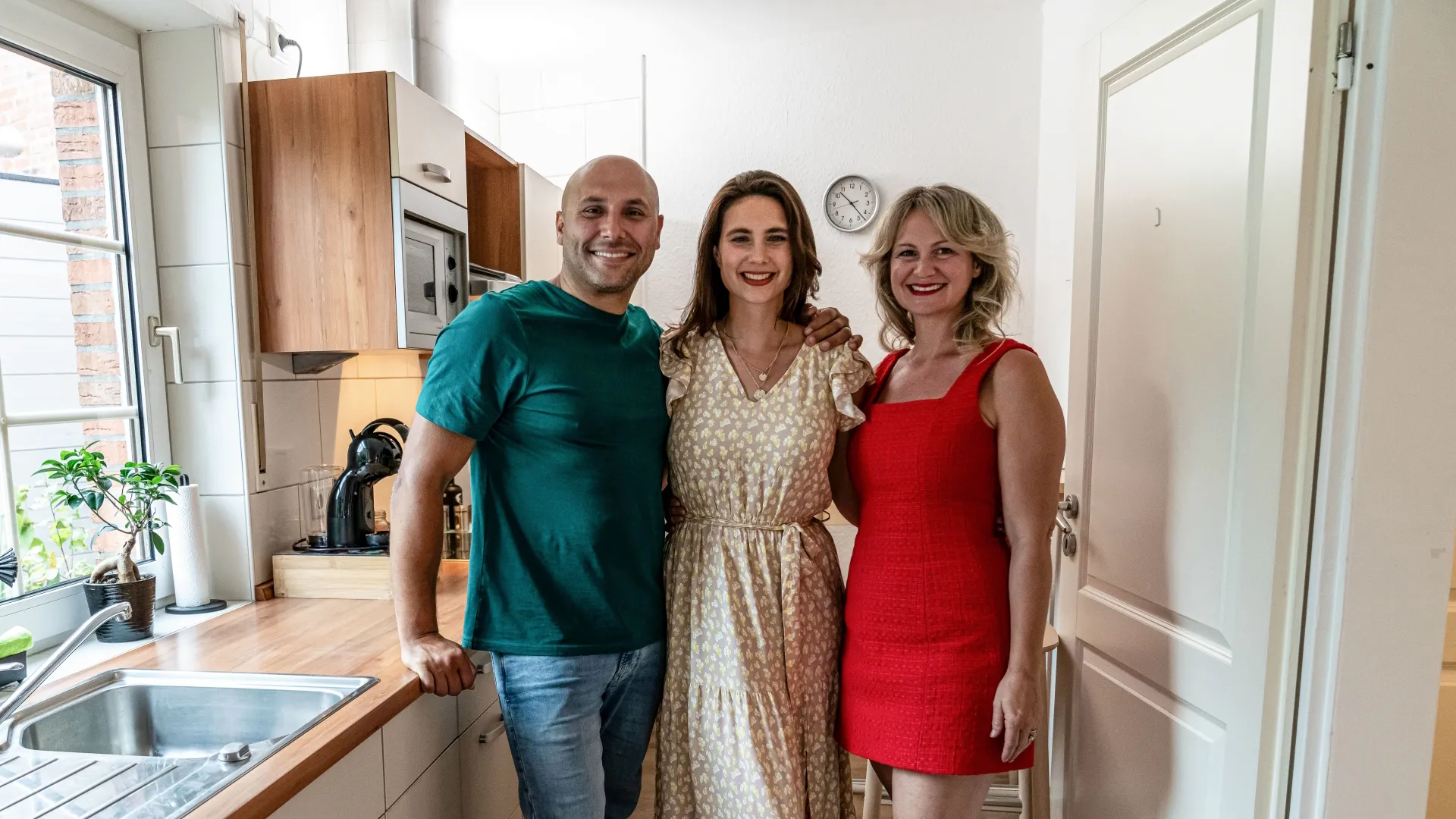 thumbnail - S200:E8 Tight Fit for Four in Germany