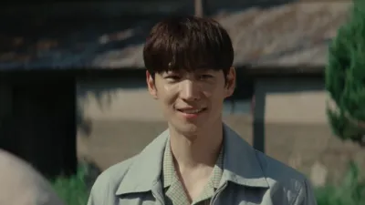 thumbnail - S1:E1 Man From a Small City