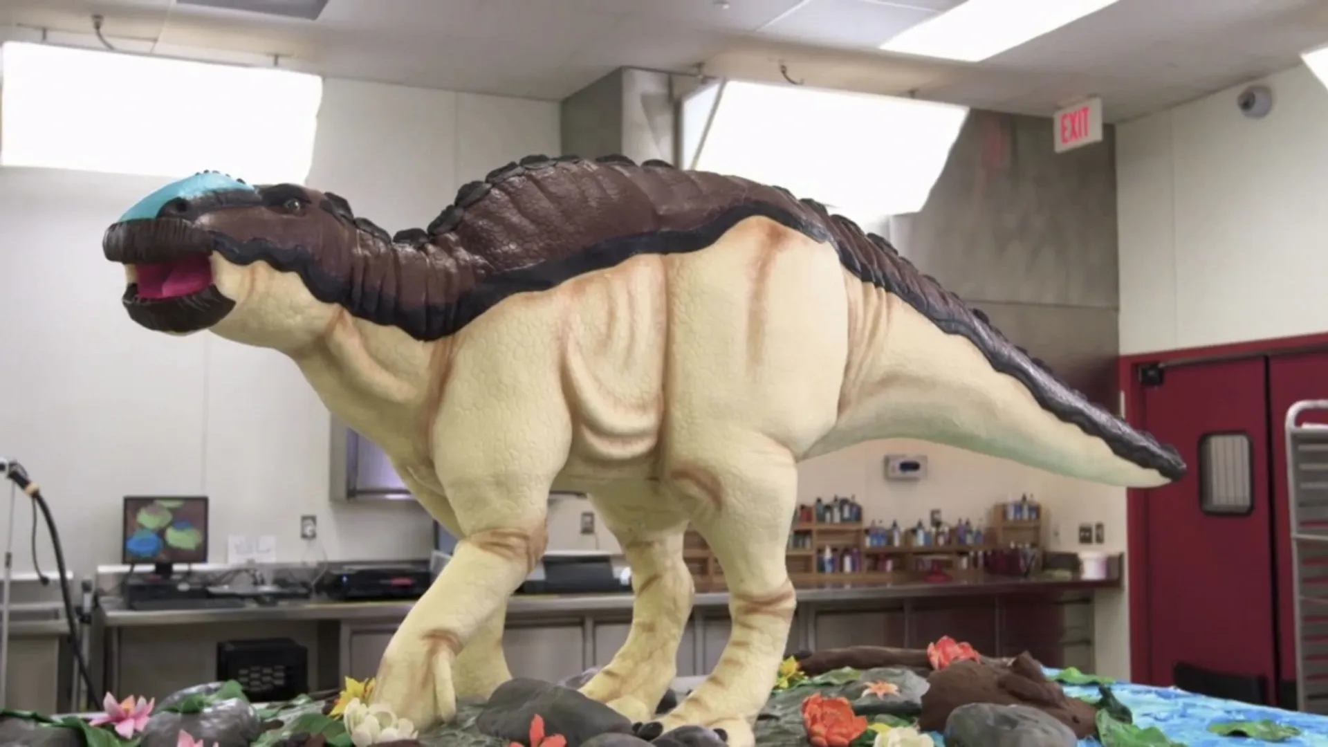 thumbnail - S15:E1 Dinosaurs and Brush Strokes