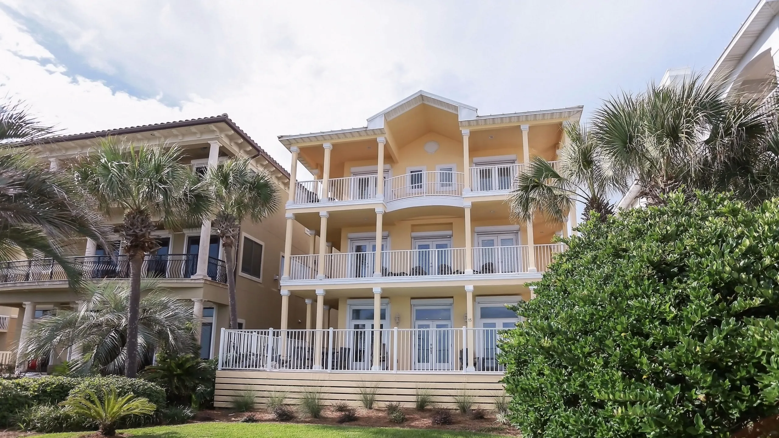 thumbnail - S2:E10 Emerald Coast House Hunt