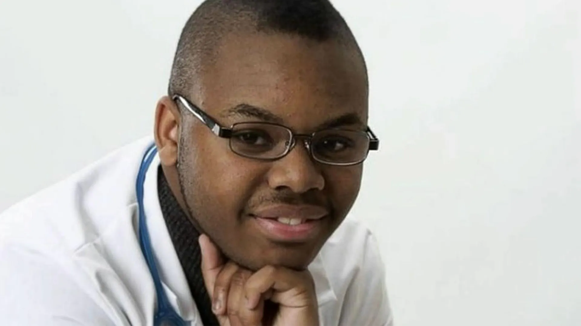 thumbnail - S2:E7 The Imposter Doctor Con