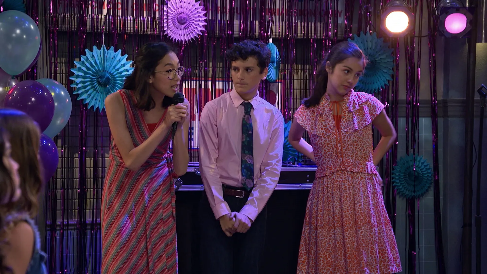 thumbnail - S3:E16 Bizaardvark Changes Lives