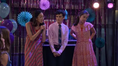 thumbnail - S3:E16 Bizaardvark Changes Lives