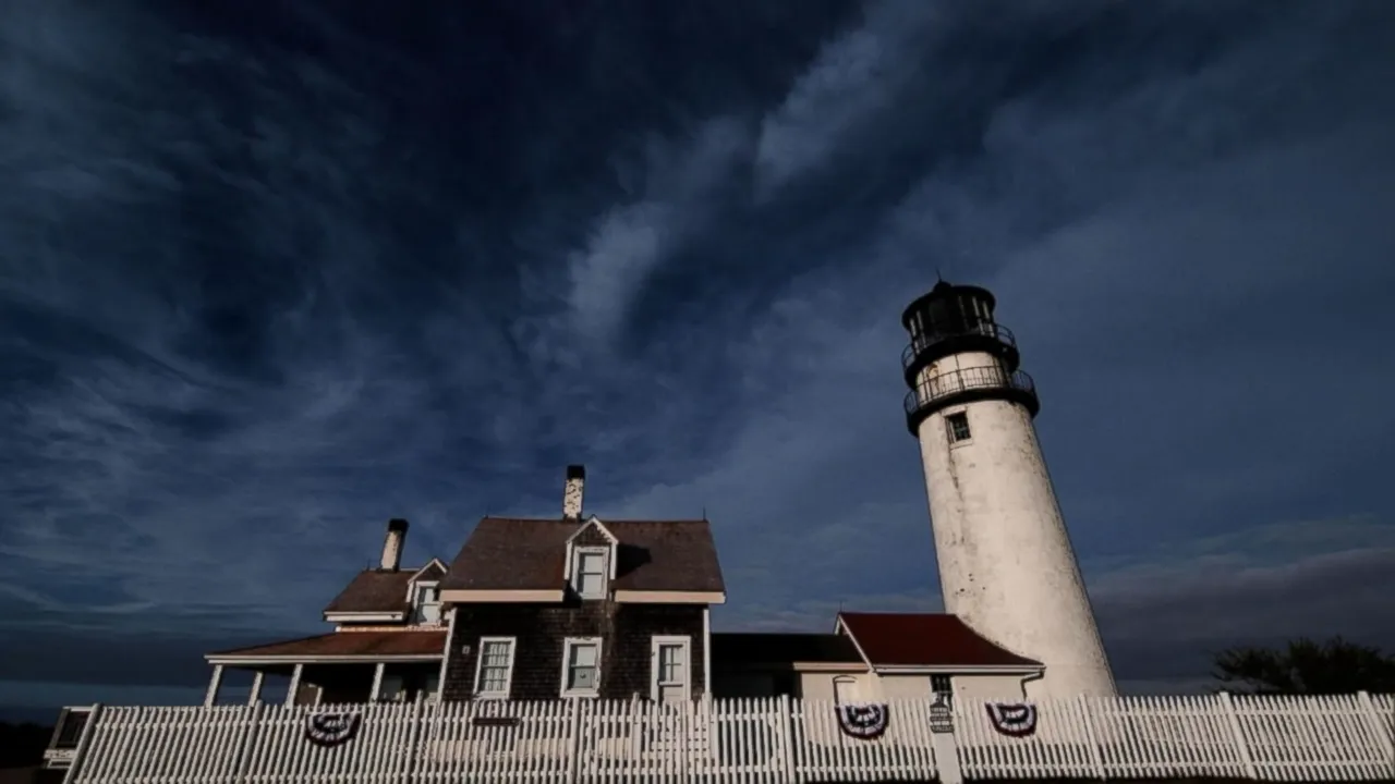 thumbnail - S40:E12 A Killing on the Cape