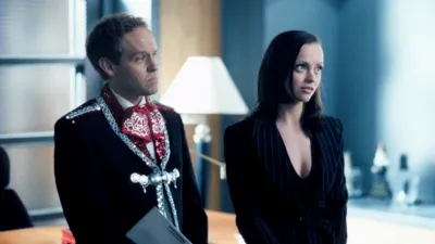 thumbnail - S5:E16 Love Is All Around