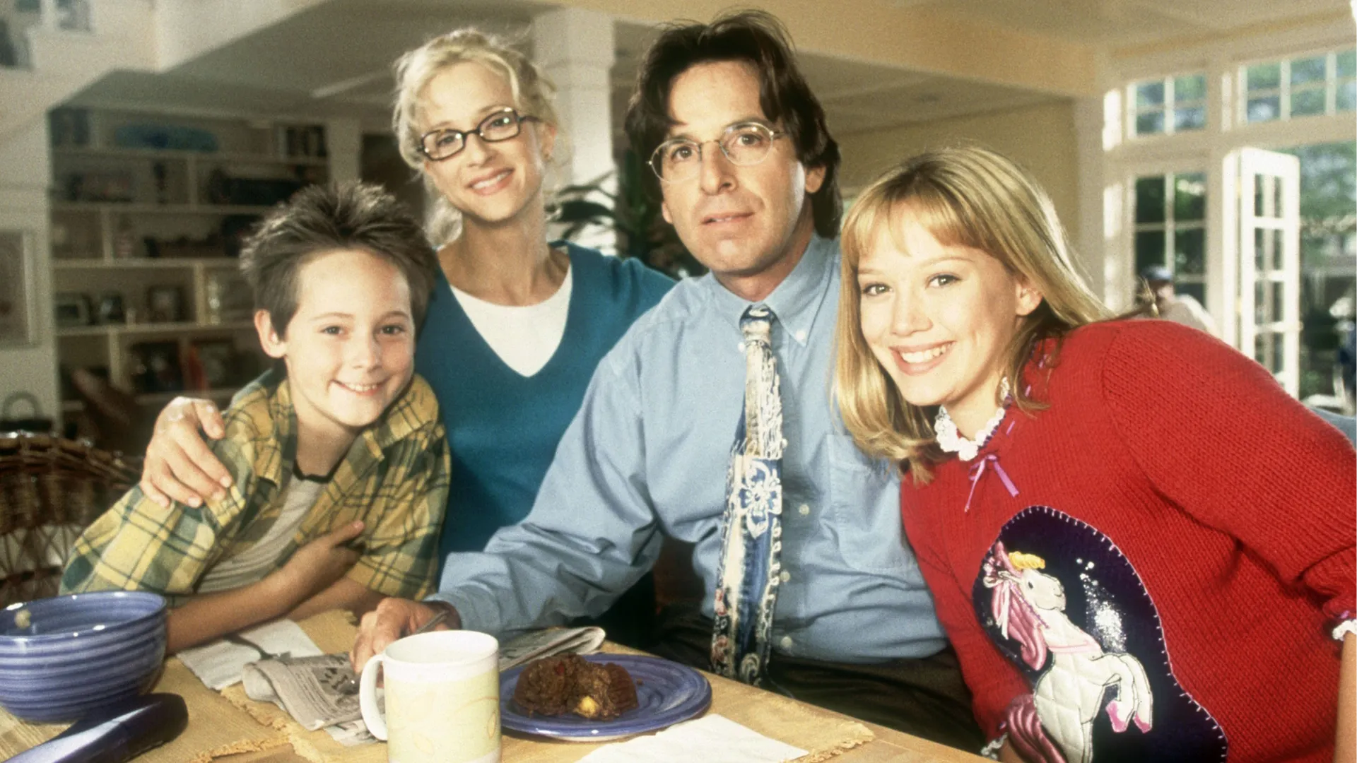 Lizzie McGuire wears the unicorn sweater in a family photo in Season 1 episode Picture Day.