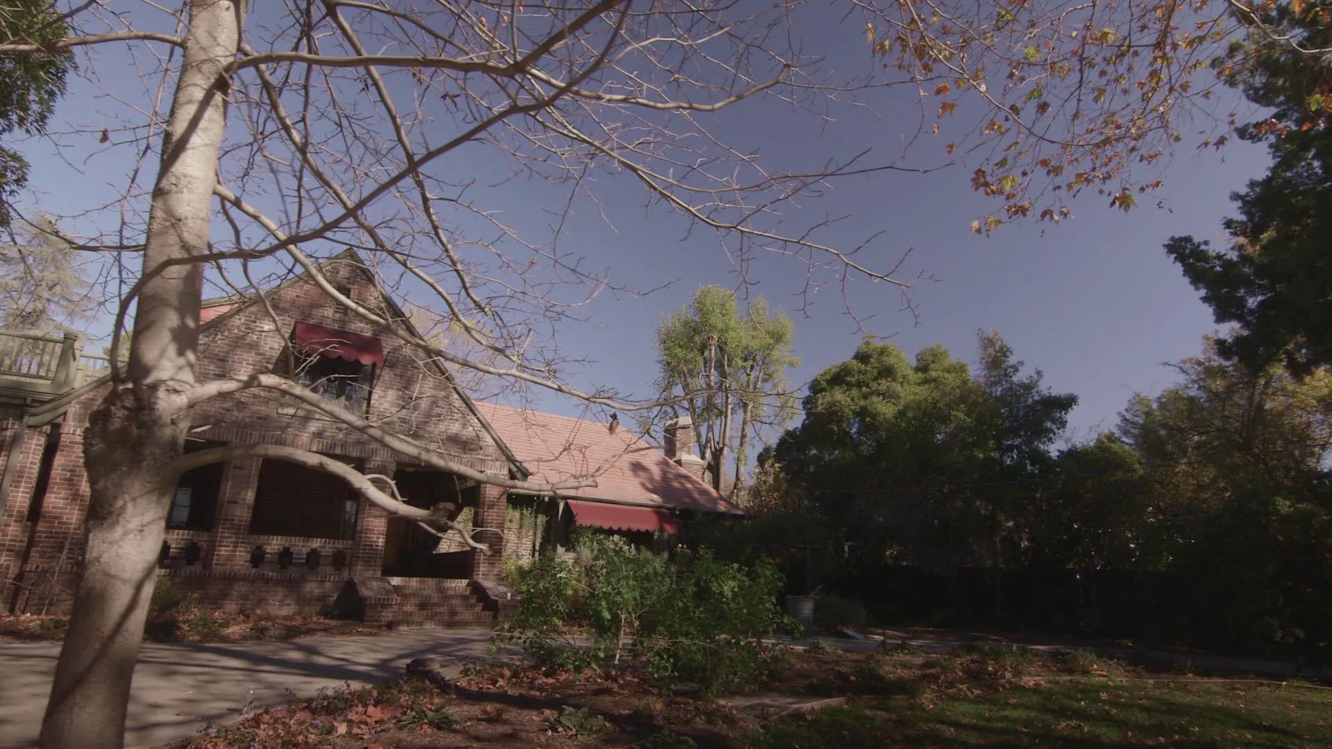 thumbnail - S3:E3 Don't Fall Asleep and The Double Walker