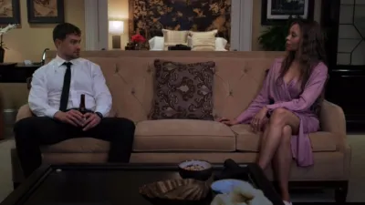 thumbnail - S3:E21 Ugly Politics