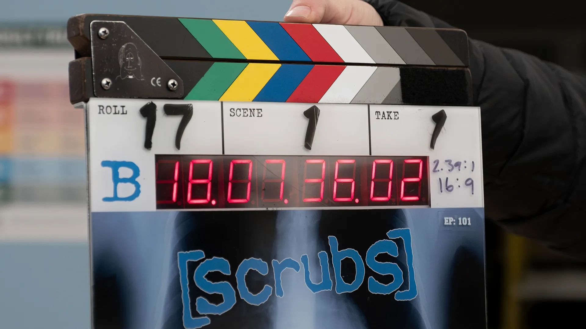 Scrubs Season 1 BTS Image 8 | Cue card for Scrubs
