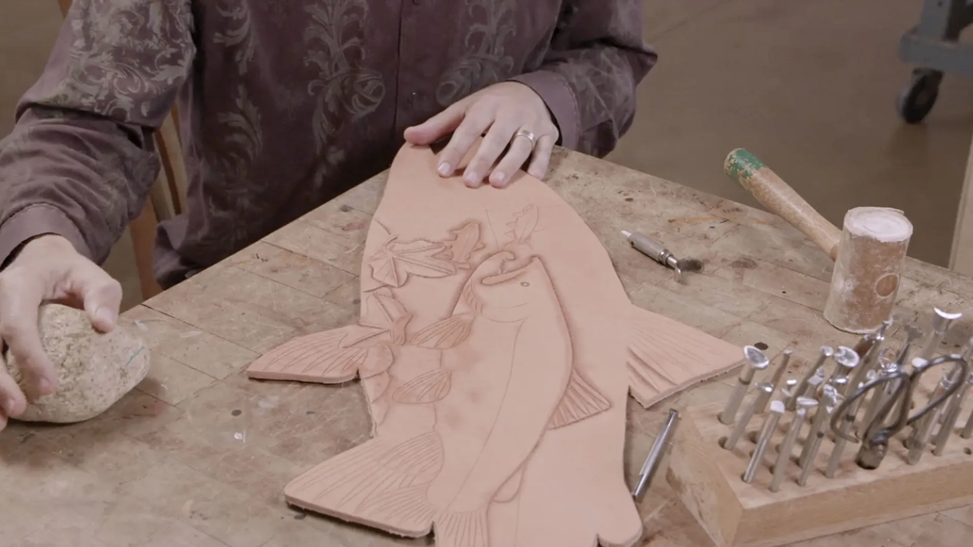 thumbnail - S24:E1 Leather Sculptures, Travel Hot