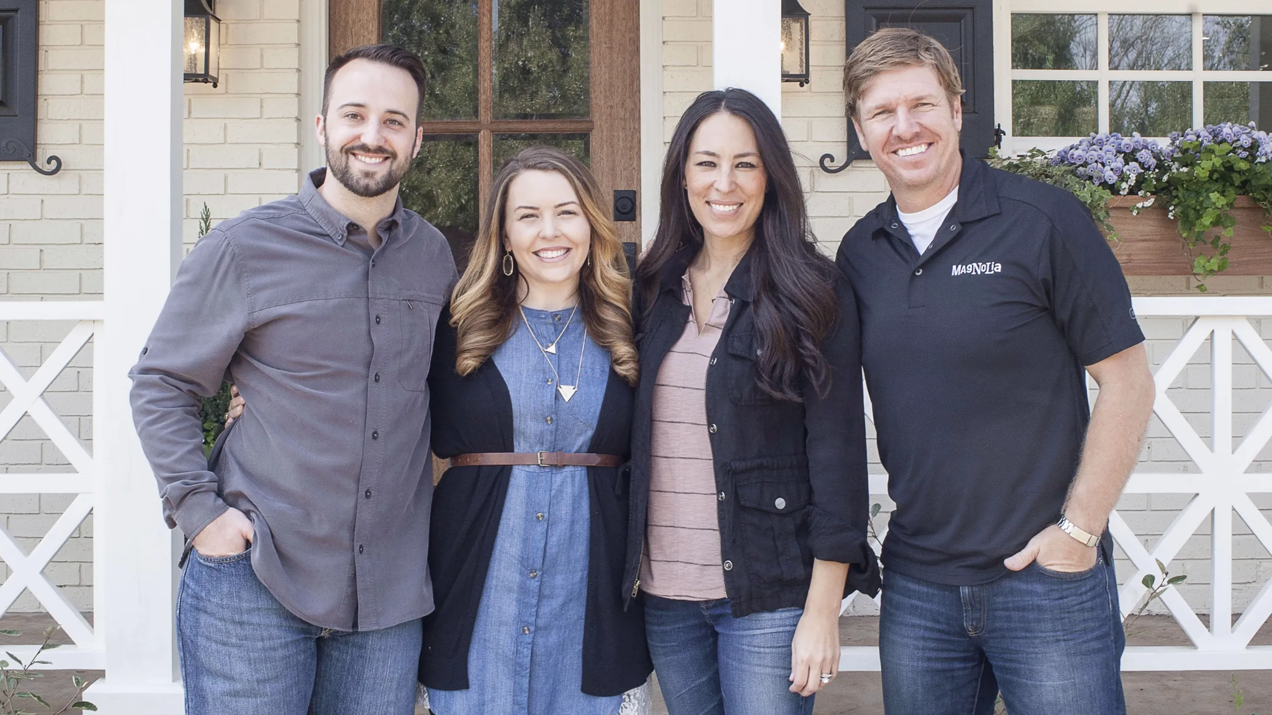 thumbnail - S4:E3 Bright, Open Design Transforms Couple's First Home Together